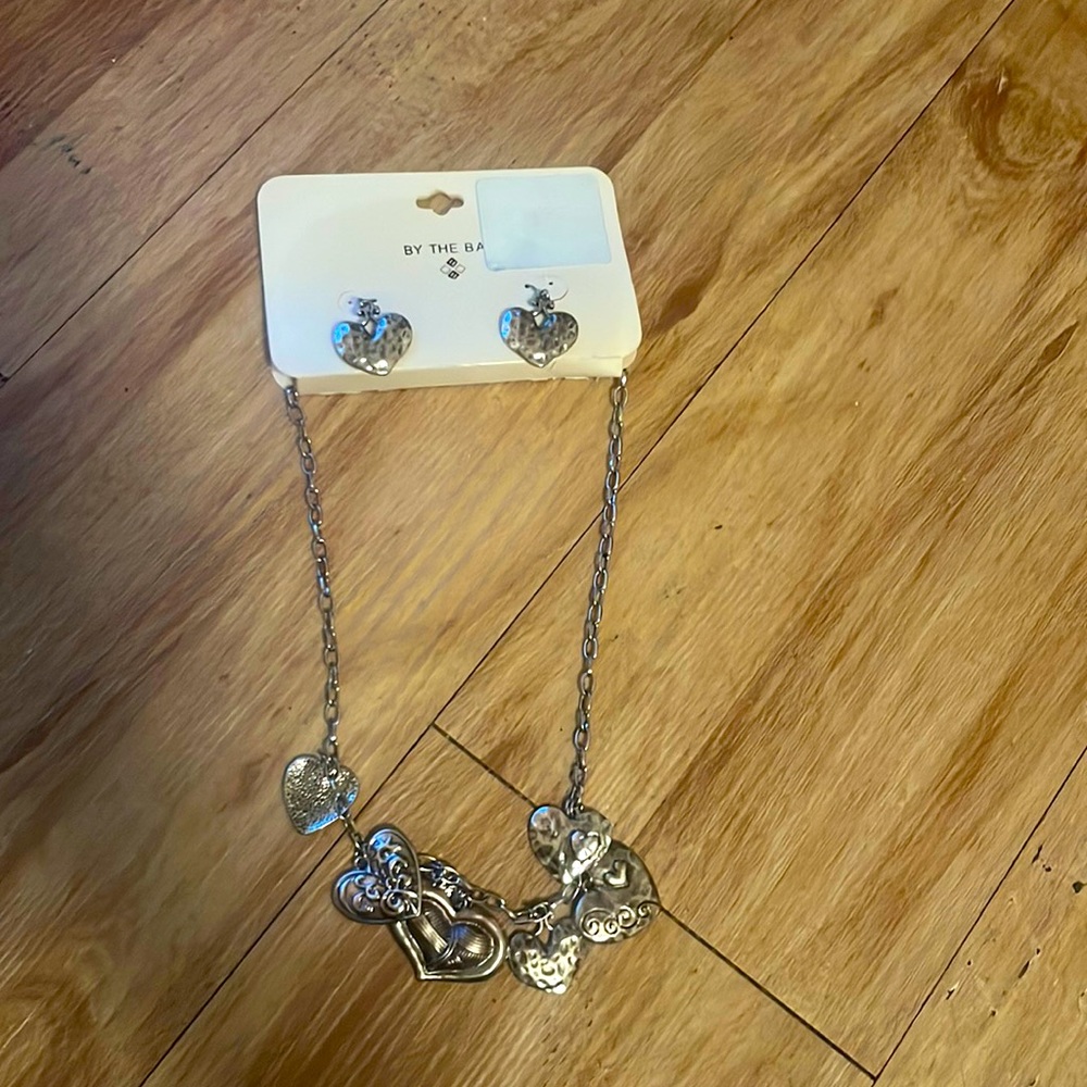 Herat necklace with earrings.
